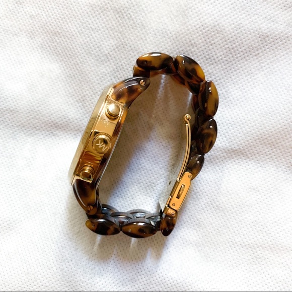 Michael Kors Tortoise Watch - Picture 3 of 3